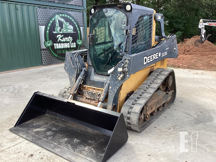 2015-deere-323e-image-8