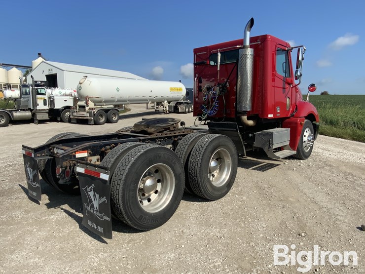 2006-freightliner-columbia-120-image-4