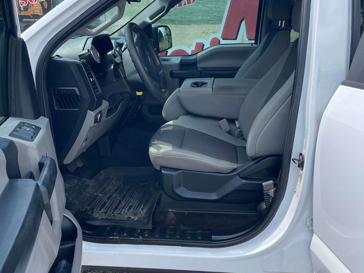 2020-ford-f150-xl-image-23