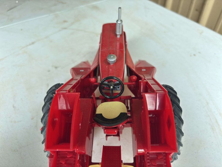 1/16-farmall-460-w/2-row-mounted-corn-picker-image-8