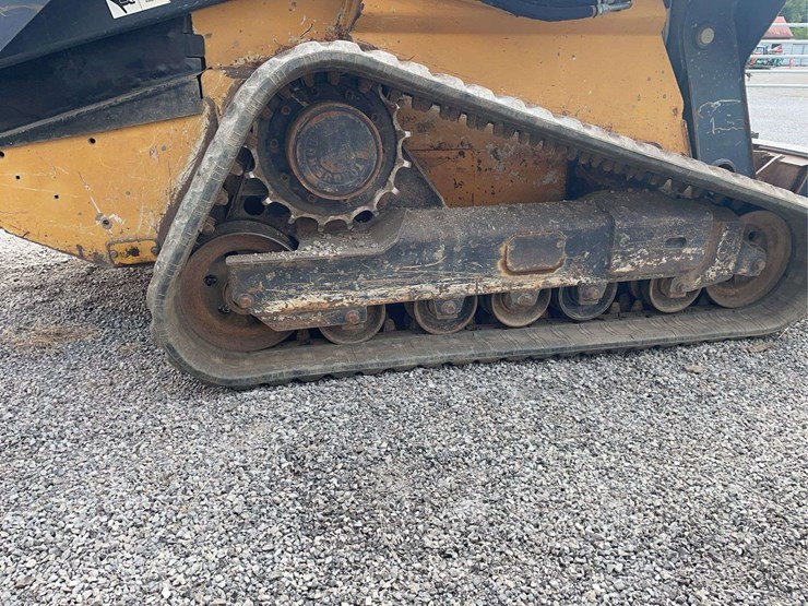 2012-john-deere-329d-image-8