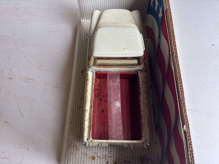 (2)-1/24-chevy-truck-and-murray-pedal-tractor-models-image-20