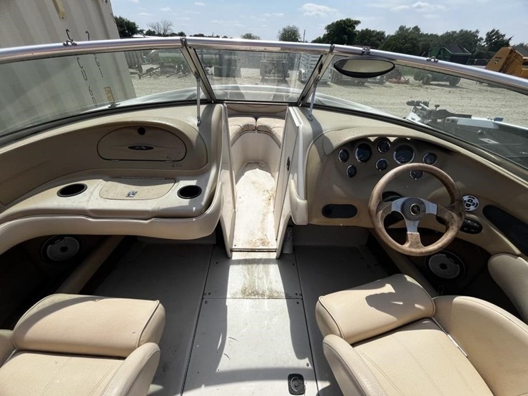 l3---boat-sea-ray-210-image-18