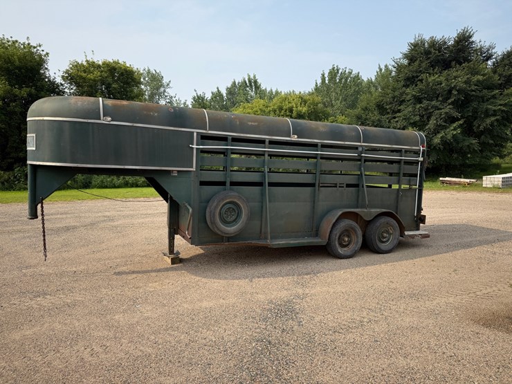 1976-stock-trailer-6’-x-16’-pen-space-+-front-storage,-fifth-wheel,-tandem-axle,-**no-title**-image-1