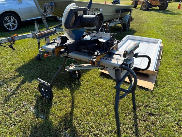 miter-saw-on-ridgid-stand-image-5
