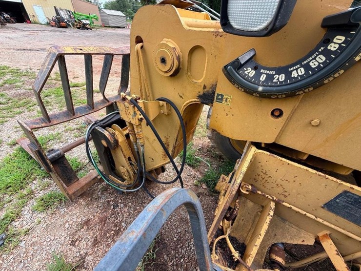caterpillar-th62-image-11
