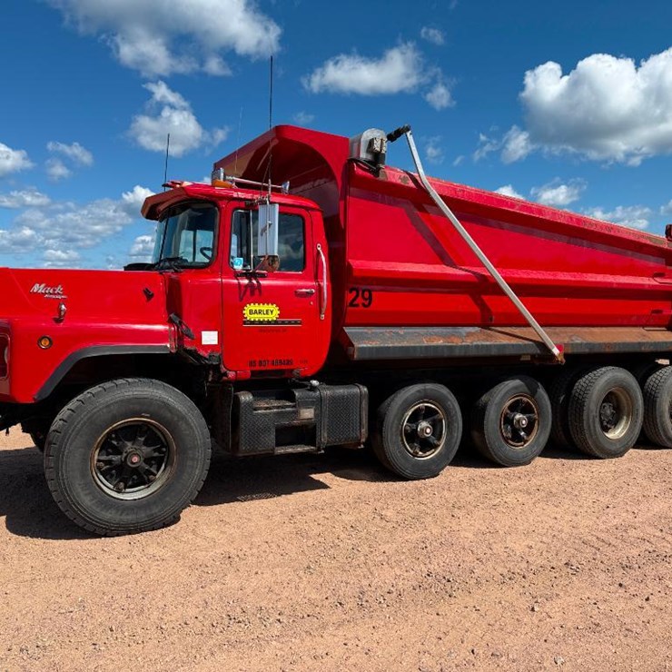 1992 MACK DM688S
