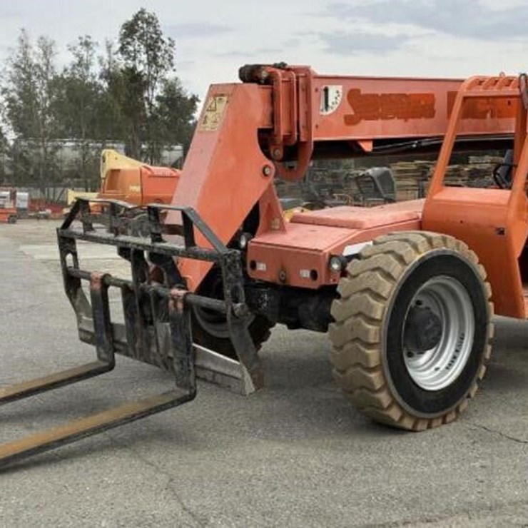 2013 JLG 8042