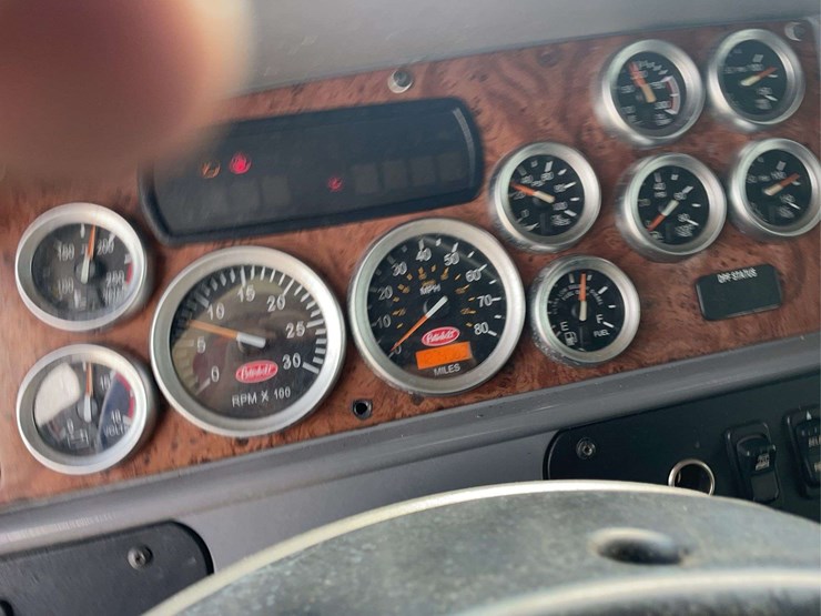 2009-peterbilt-387-image-19