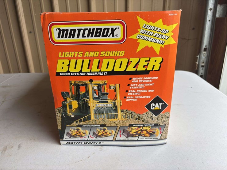 (3)-cat-bulldozer-remote-control-and-vehicle-models-image-10