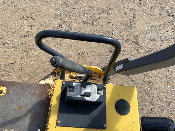 2019-dynapac-cc122-image-17
