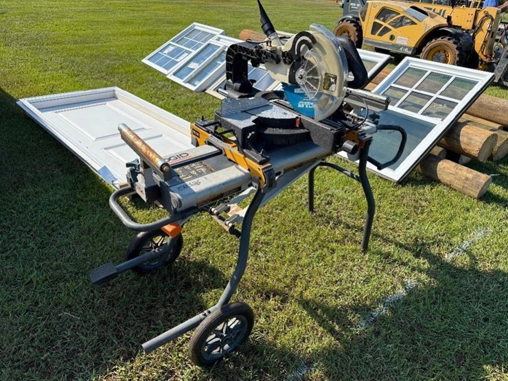 miter-saw-on-ridgid-stand-image-1