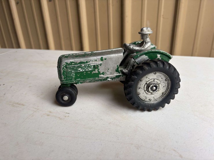 (2)-1/16-oliver-tractor-and-baler-slik-image-3