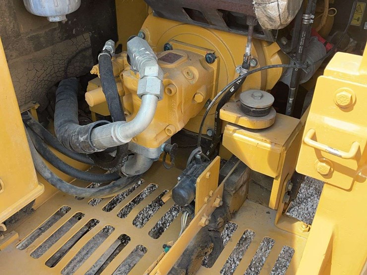 2021-caterpillar-305.5-image-19