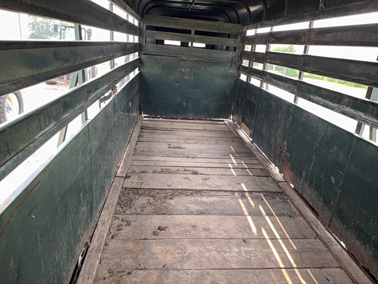 1976-stock-trailer-6’-x-16’-pen-space-+-front-storage,-fifth-wheel,-tandem-axle,-**no-title**-image-10