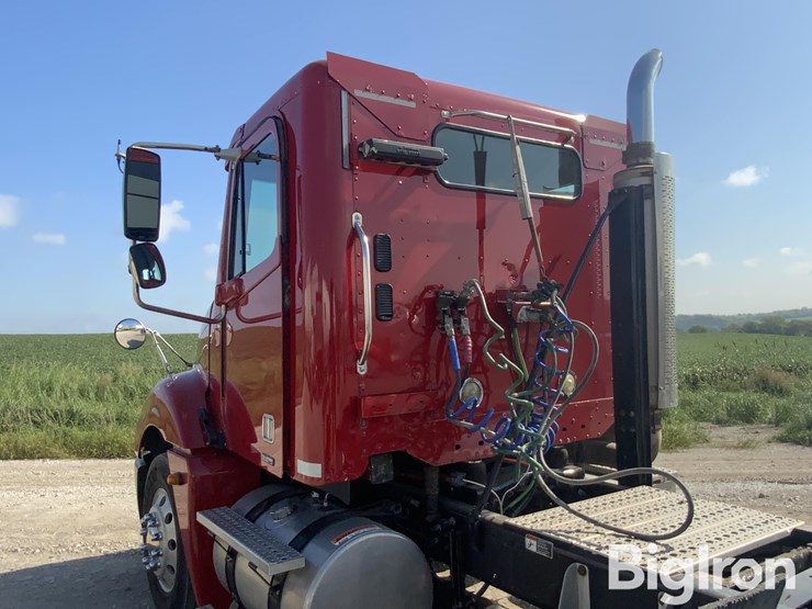 2006-freightliner-columbia-120-image-20