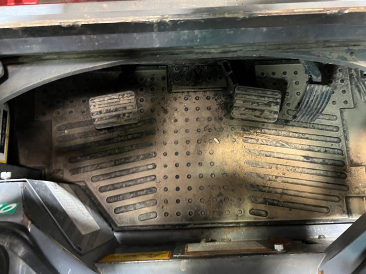 2023-takeuchi-tl12r2-image-30
