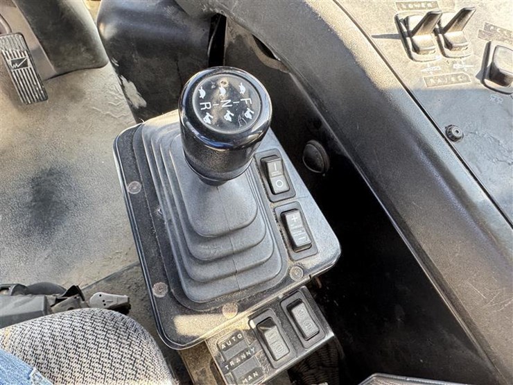 2005-john-deere-70-image-22