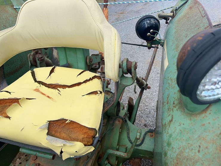 john-deere-2440-image-25