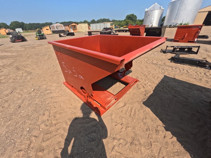 #5252-•-1.5-yard-self-dumping-hopper-image-4