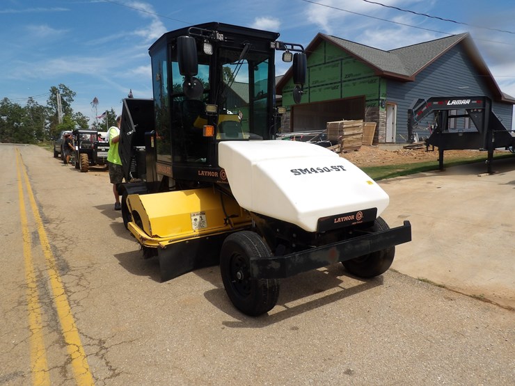 #73-•-#27064-•-2017-laymor-sm-450st-street-sweeper-image-3