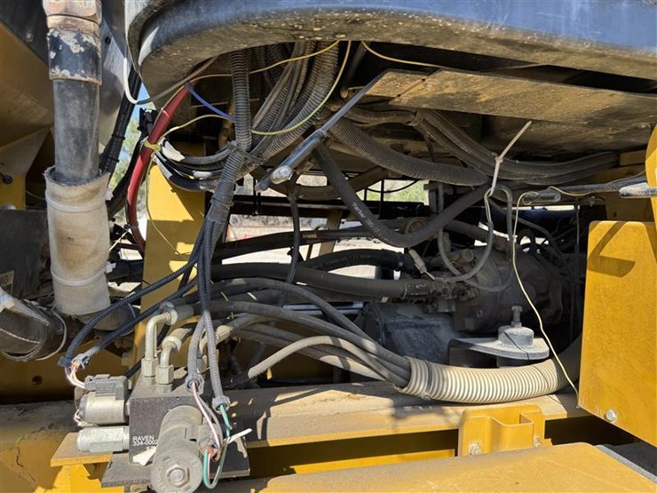 2005-john-deere-70-image-35