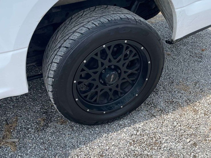 2020-ford-f150-xl-image-9