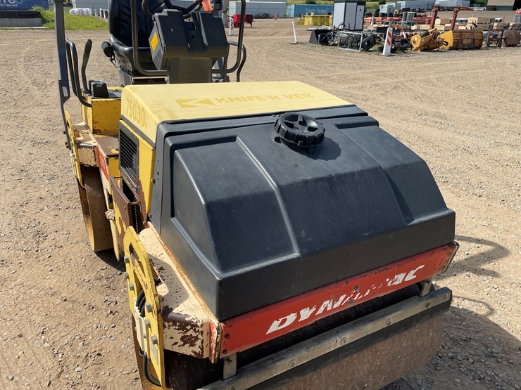 2019-dynapac-cc122-image-6