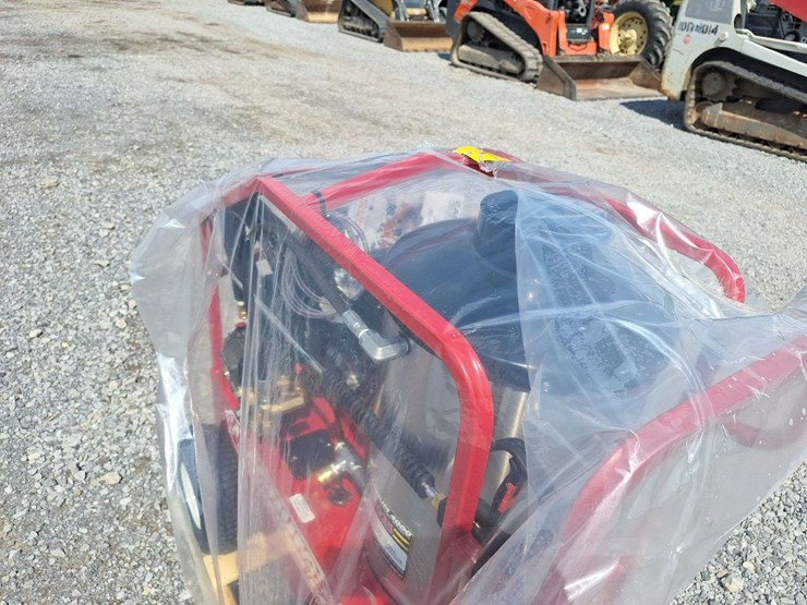 unused-magnum-4000-gold-hot-water-pressure-washer-image-14