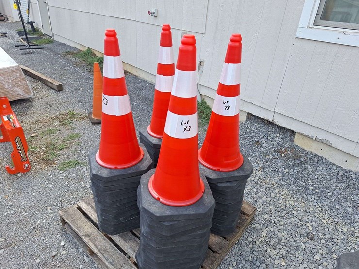 approx-(50)-unused-traffic-safety-cones-image-2