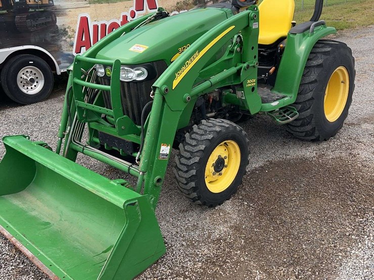 john-deere-3120-image-11