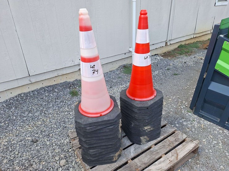 approx-(28)-unused-traffic-safety-cones-image-1