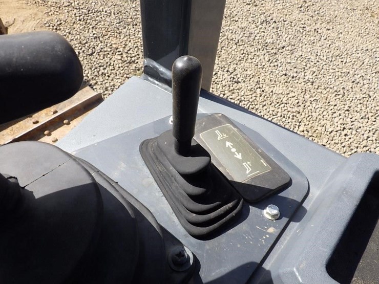 2019-deere-450k-lgp-image-32