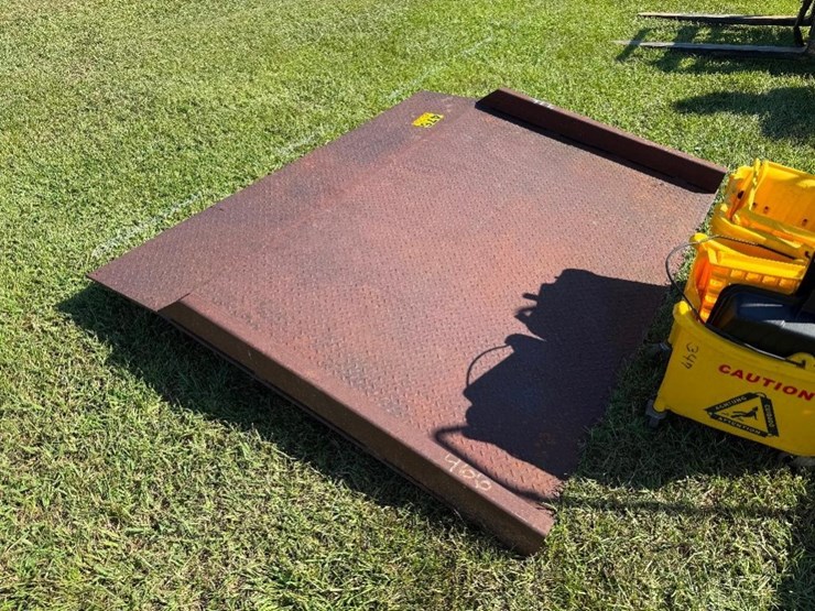loading-dock-(76.5'x5')-image-2