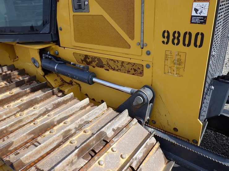 2021-deere-450k-lgp-image-15