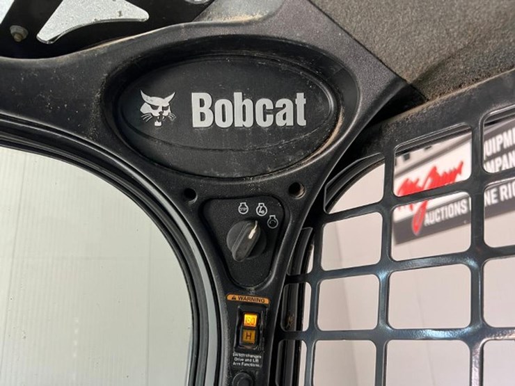 2022-bobcat-s740-image-24