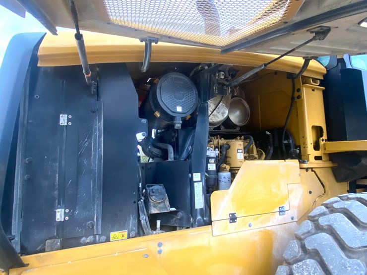 2021-caterpillar-926m-image-18