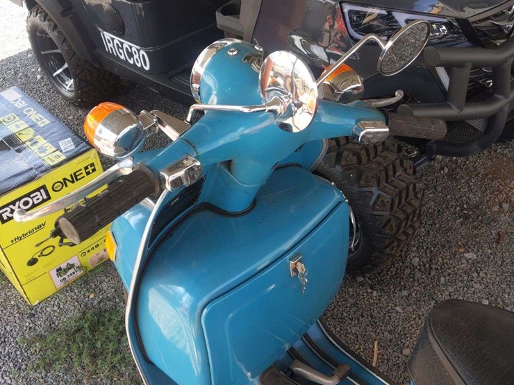 baja-chetak-250cc-scooter-non-runner-image-4
