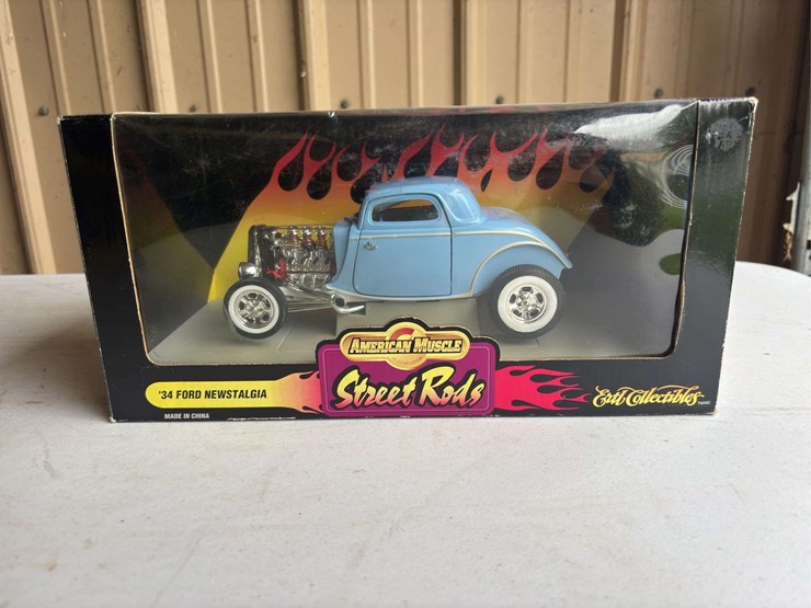 (3)-1/24-ford-bank-and-1/18-ford-hotrod-and-studebaker-golden-hawk-image-9