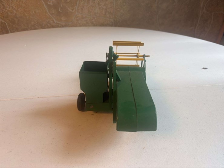 (2)-1/16-oliver-baler-and-combine-slik-image-12