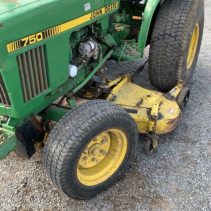 JOHN DEERE 750
