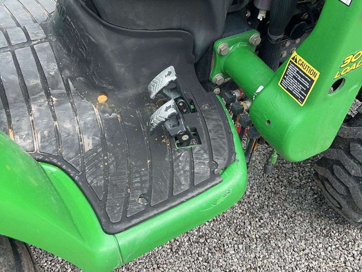 john-deere-3120-image-17
