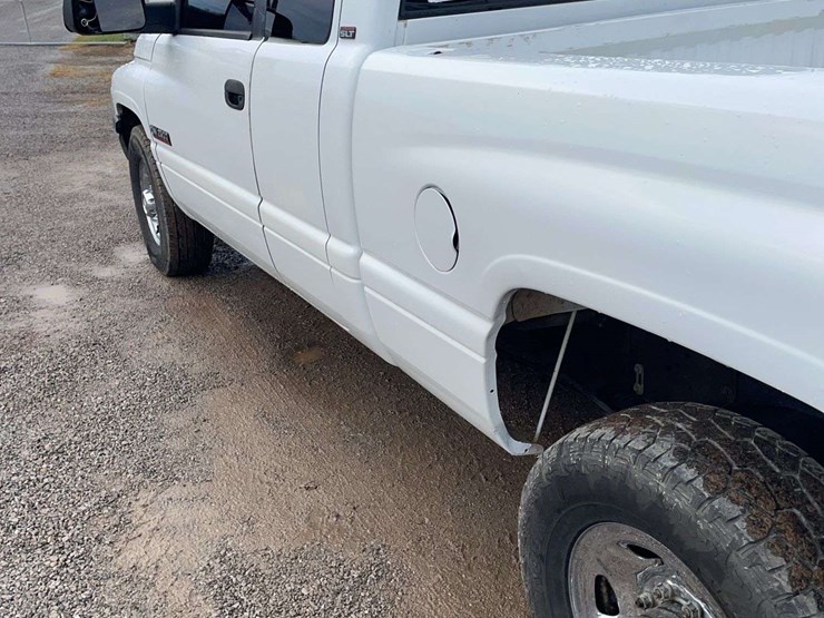 2001-dodge-2500-image-11