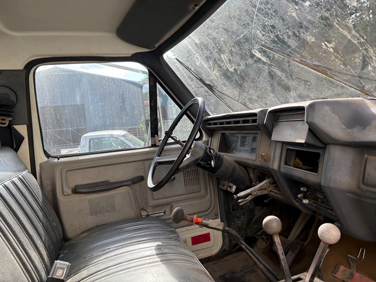 1992-ford-f700-image-40