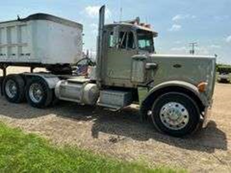 1983-peterbilt-400-semi-truck-image-3