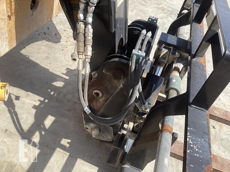 2021-caterpillar-tl1055-image-11