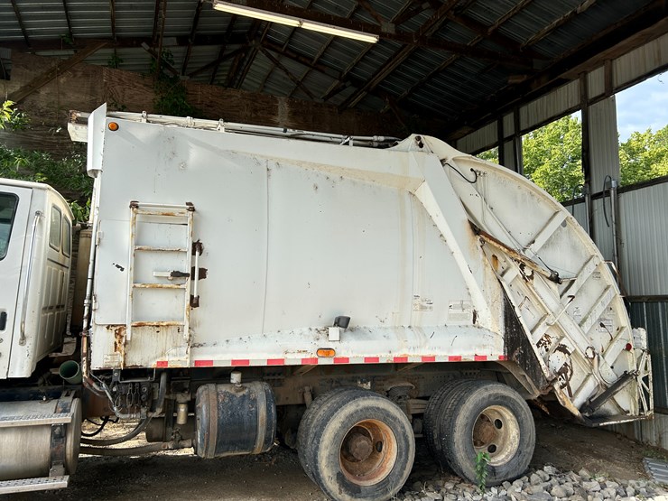 2006-sterling-l8500-image-45