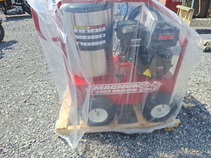 unused-magnum-4000-gold-hot-water-pressure-washer-image-5