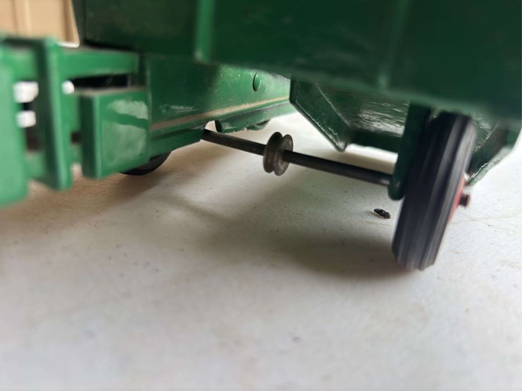 (2)-1/16-oliver-tractor-and-baler-slik-image-16
