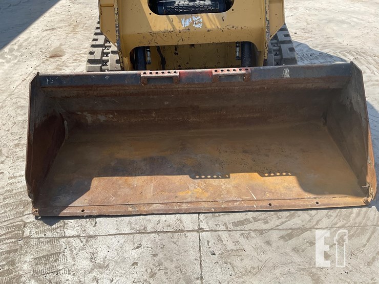 2016-caterpillar-259d-image-11